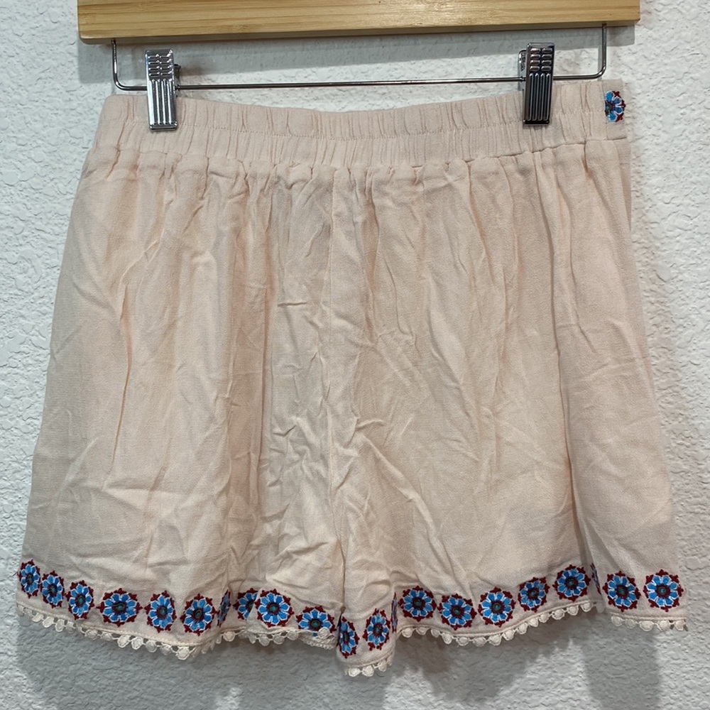 Blue Rain Francesca's Bohemian Embroidered Scalloped Elastic Back Waist Shorts M - Picture 3 of 5